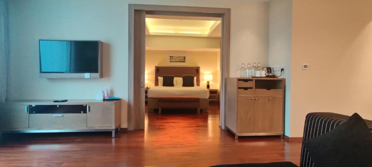 O By Tamara, Trivandrum 特里凡得琅 外观 照片 A suite at the hotel