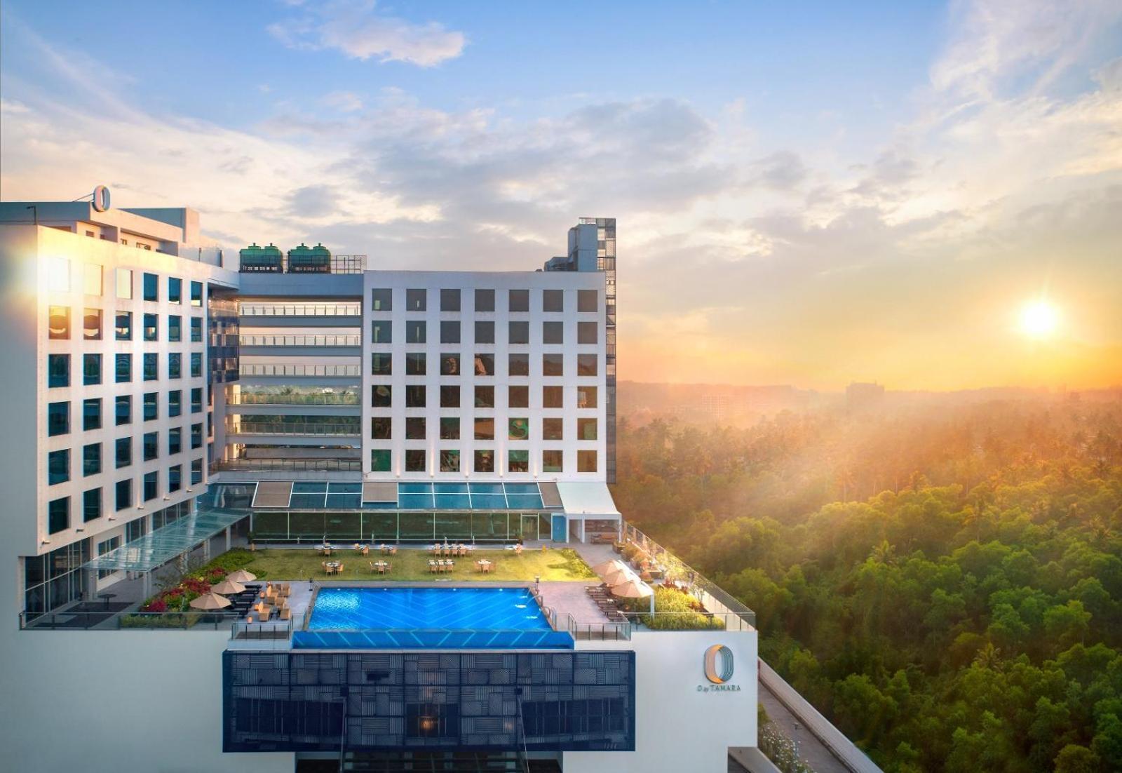 O By Tamara, Trivandrum 特里凡得琅 外观 照片 The hotel's rooftop pool
