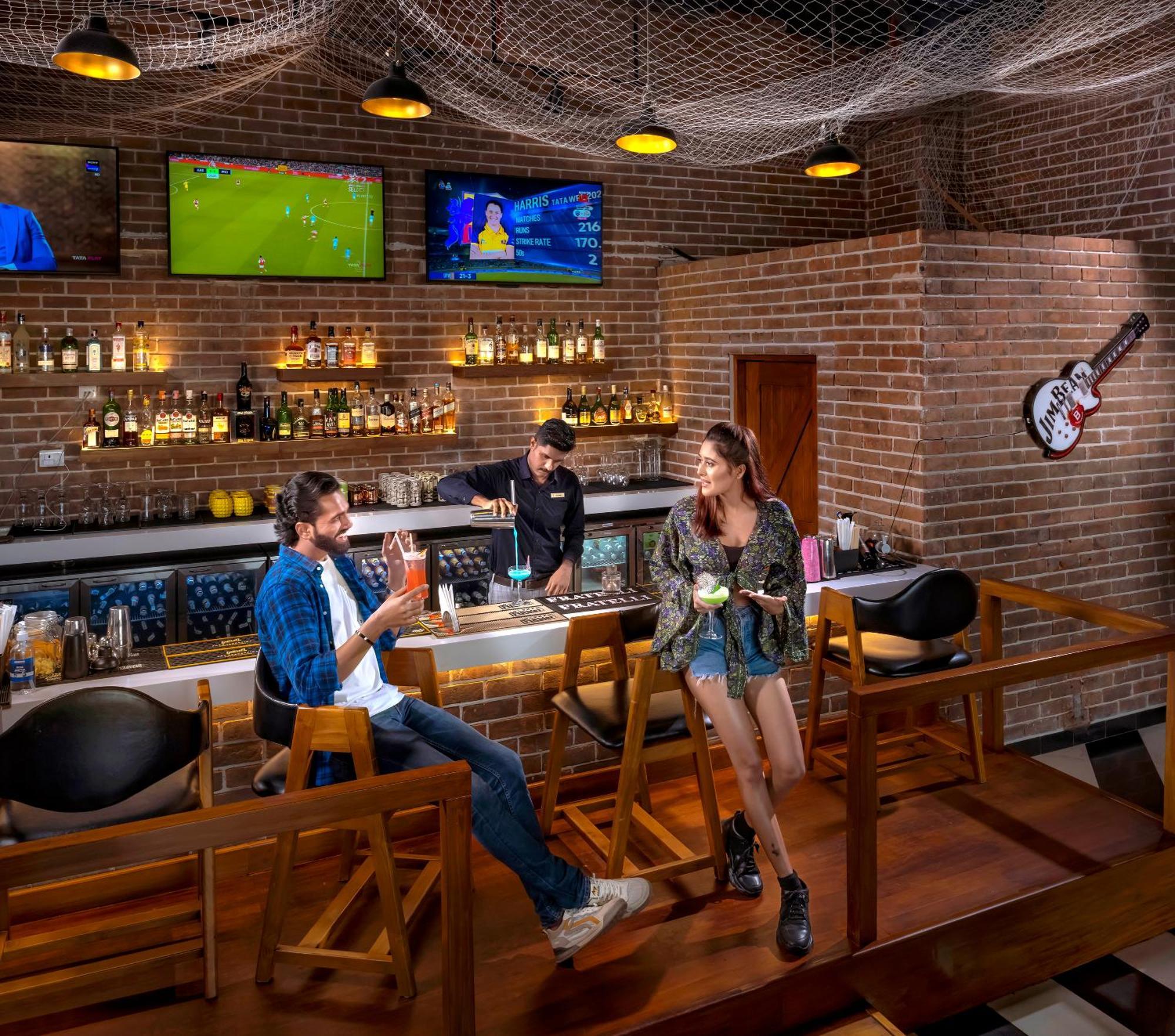 O By Tamara, Trivandrum 特里凡得琅 外观 照片 Bar