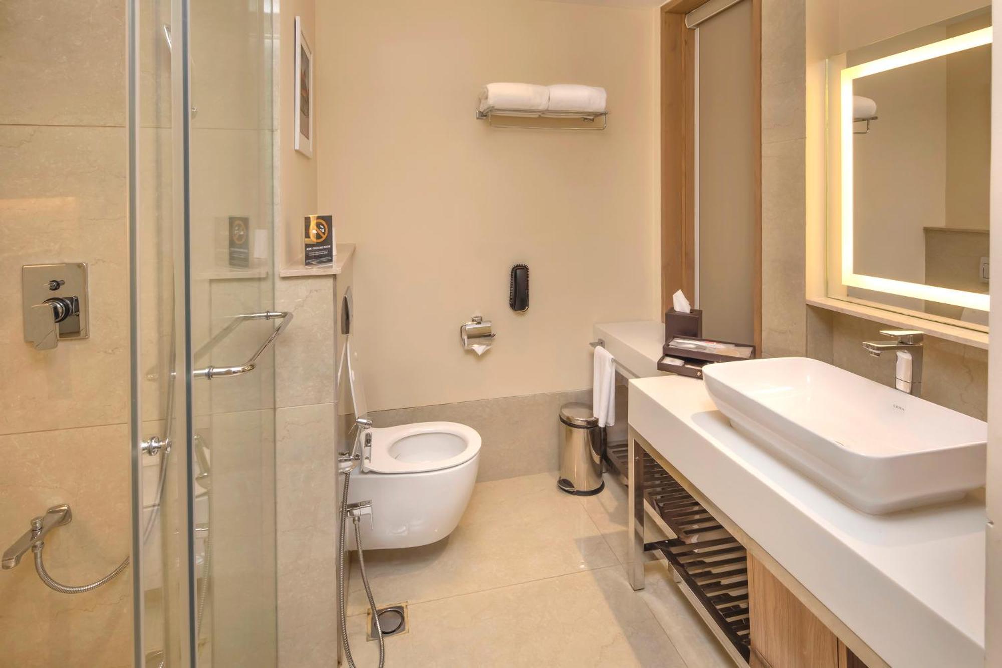 O By Tamara, Trivandrum 特里凡得琅 外观 照片 Bathroom