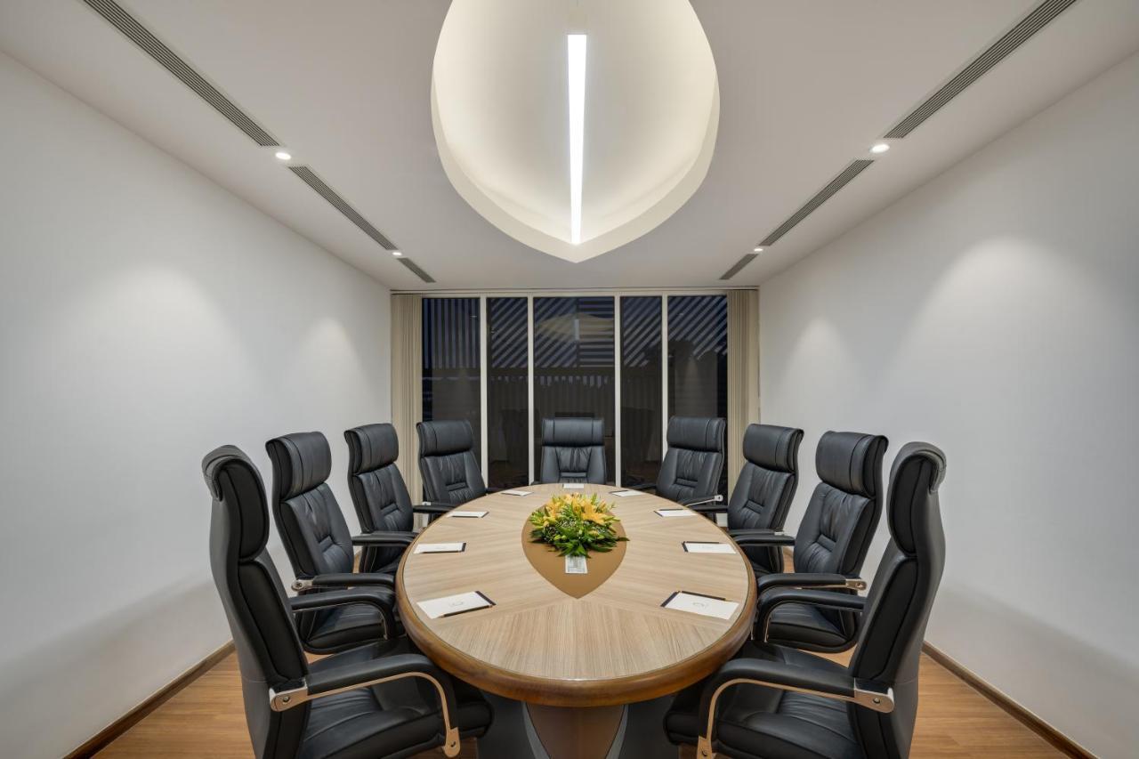 O By Tamara, Trivandrum 特里凡得琅 外观 照片 Boardroom at the headquarters of the National Stock Exchange of India
