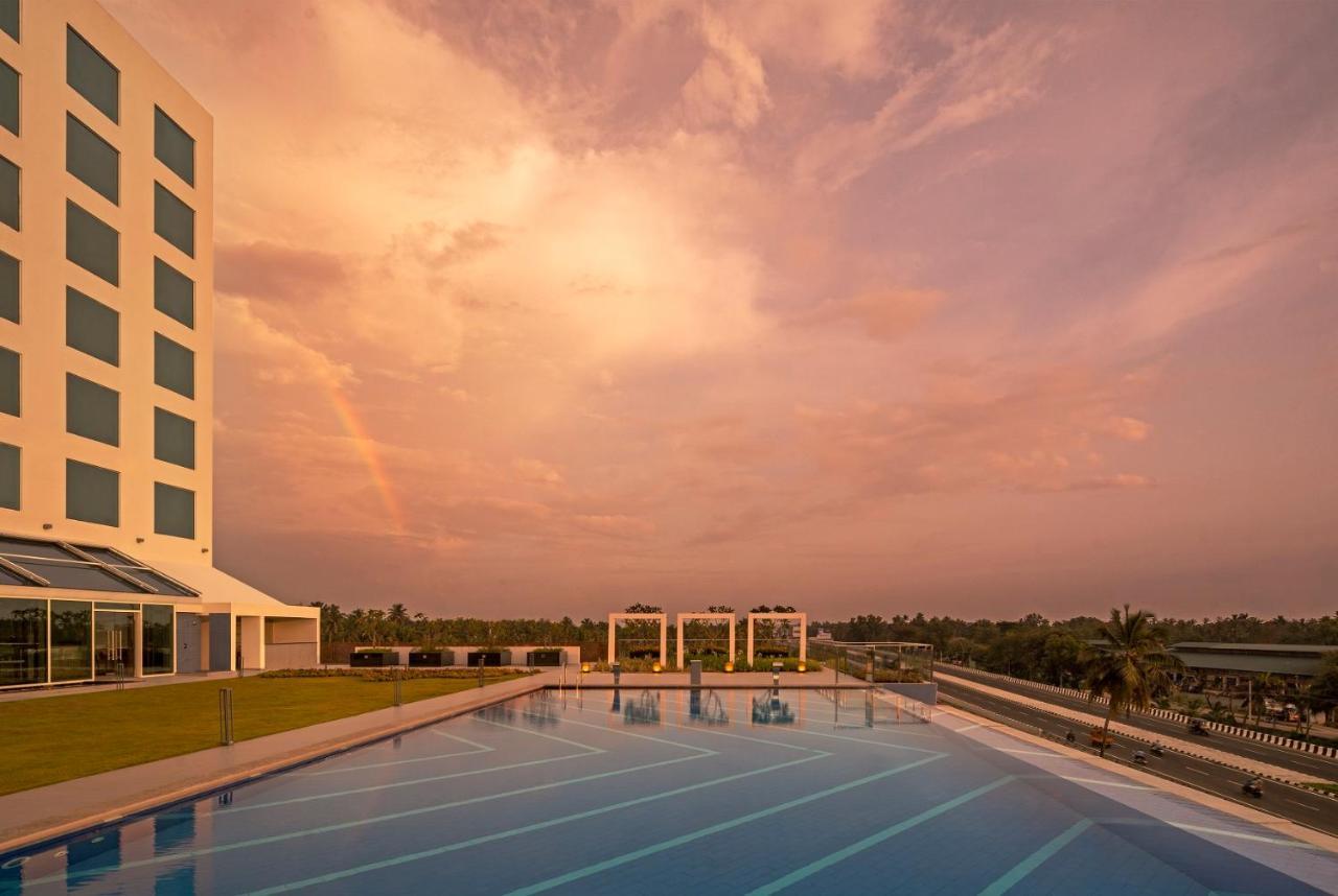 O By Tamara, Trivandrum 特里凡得琅 外观 照片 The pool at the Infosys Mysuru campus
